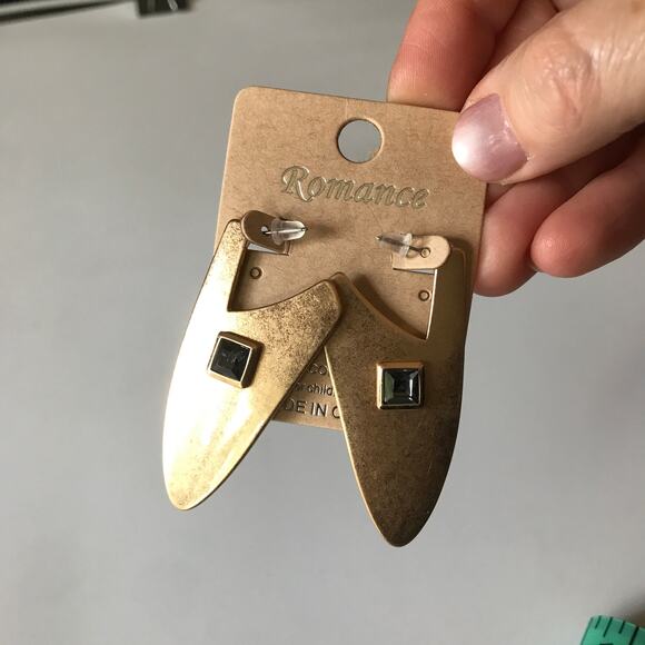 NEW Romance Matte Gold Tone oblong mod chevron-style semi-hoop earrings - Picture 10 of 14